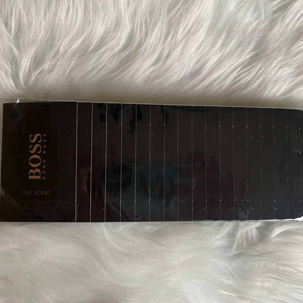 Boss The Scent by Hugo Boss for Men samples (20 Count)